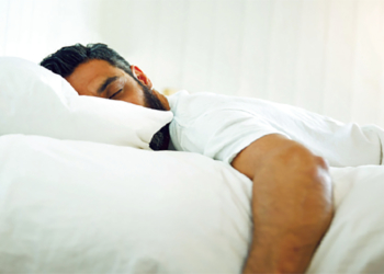6 أسباب تجعلك تنام أكثر من الآخرين