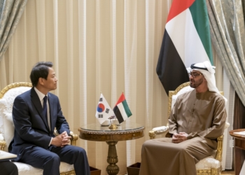 محمد بن زايد ومبعوث الرئيس الكوري الجنوبي