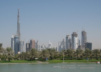 إيكونومست تتوقع نجاح المحفزات في حماية الاقتصاد الإماراتي