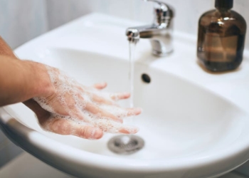 تنظيف الأيدي