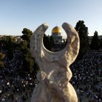 صلاة عيد الأضحى أمام ساحة مسجد قبة الصخرة في القدس، فلسطين 31 يوليو 2020