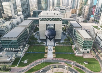 محمد بن راشد يعتمد تعديلات قانون معيار التقارير المشتركة لمركز دبي المالي العالمي