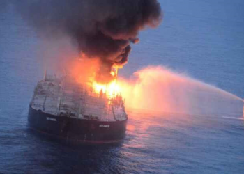 السيطرة على حريق ناقلة نفط قبالة سواحل سريلانكا