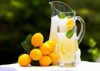 فوائد صحية غير متوقعة لـ "ديتوكس الليمون".. وهذه طريقة تحضيره