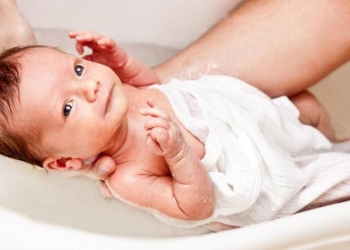 أبرز أسباب الغثيان عند حديثي الولادة.. منها الرضاعة الزائدة
