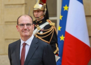 رئيس الحكومة الفرنسية يخضع للعزل الصحّي