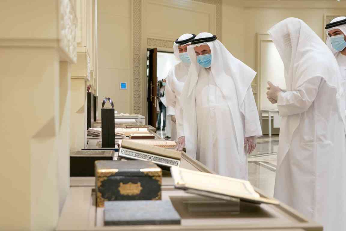 حاكم الشارقة يتفقد أكبر مجمع للقرآن الكريم في العالم