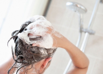 طريقة عمل شامبو طبيعي في المنزل لعلاج تساقط الشعر