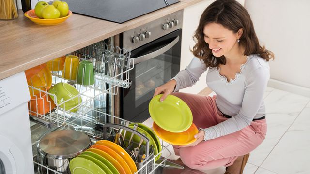 لصحة عائلتك.. أسهل طريقة لـ تنظيف غسالة الأطباق