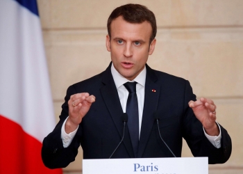 الرئيس الفرنسي يطالب بحذف المحتويات الخطيرة على الإنترنت