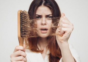 7 أسباب مجهولة لتساقط الشعر لدى النساء تحت سن الثلاثين!