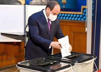 الرئيس المصري يدلي بصوته في انتخابات مجلس النواب