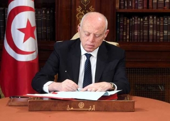الرئيس التونسي يُحذر من المتآمرين لبث الفوضى