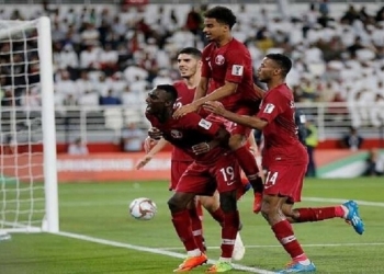 ضربة موجعة لقطر تتلقى قبل مواجهة الجزائر في نصف نهائي كأس العرب