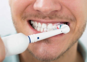 دراسة تكشف العواقب الوخيمة بسبب التكاسل عن تنظيف الأسنان