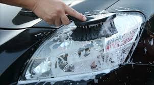 مفعول سحري لمعجون الأسنان في تنظيف مصابيح سيارتك