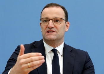 وزير الصحة في ألمانيا يحسم فعالية لقاح فايزر