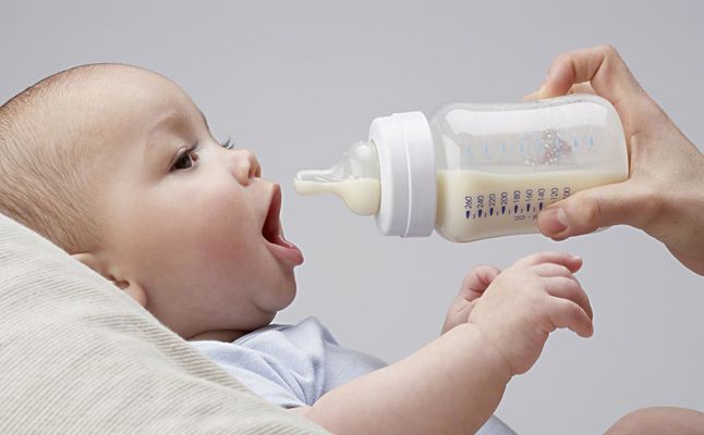أسباب المغص والغازات عند الأطفال الرضع الإمارات نيوز