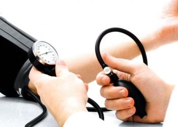 طبيب يوضّح شروط قياس ضغط الدم بشكل صحيح