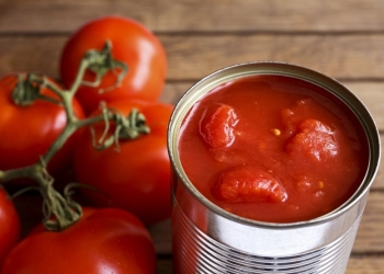 لن تصدق.. 8 أطعمة خطيرة وسامة منها الطماطم المعلبة