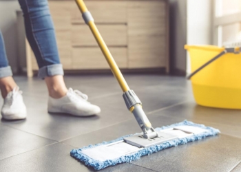 8 حيل ذكية ستغيّر فِكركُنّ عن تنظيف المنزل إلى الأبد