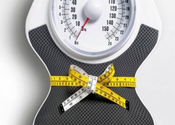 تعاني من ثبات الوزن.. تجنب هذه العادات اليومية الخاطئة !