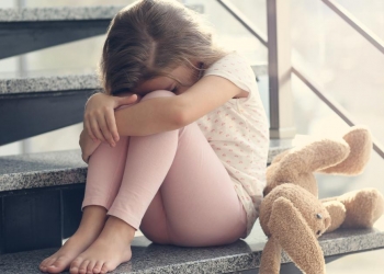 نصائح هامة لمساعدة طفلك على التخلص من الاكتئاب