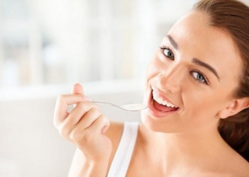 فوائد غير متوقعة للزبادي في تبييض الأسنان.. ستدهشك التفاصيل!