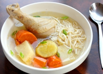 فوائد مذهلة في حساء الدجاج وخاصة في أيام الشتاء الباردة.. تعرّفي عليها