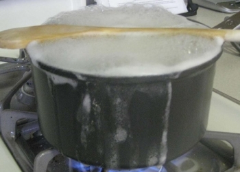3 حيل عبقرية لمنع فوران مياه الطهي عند تركها على البوتاجاز