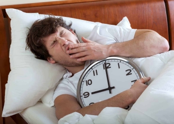 احذروا النوم في عطلة نهاية الأسبوع قد يصيبك بهذا المرض الصادم!