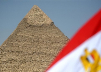مصر.. إعلامي شهير يطالب بإخلاء أسطح المنازل يوم 3 أبريل