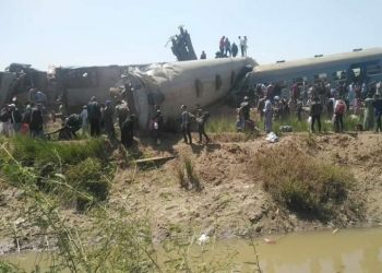 اصطدام قطارين في صعيد مصر وسقوط عشرات الجرحى