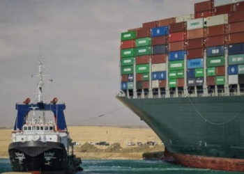 مصر تتخذ أول إجراءاتها السفينة الجانحة في قناة السويس.. تعرف إليها