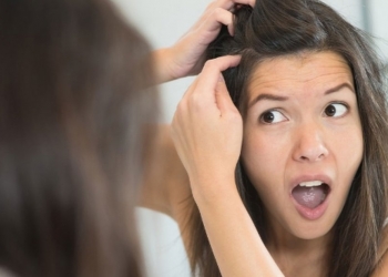 لاتتجاهلها.. قشرة الشعر قد تكون علامة لإصابتك بمرض خطير