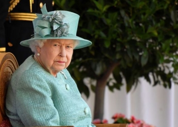 الملكة اليزابيث تباشر مهامها بعد 5 أيام من انتهاء الحداد الملكي