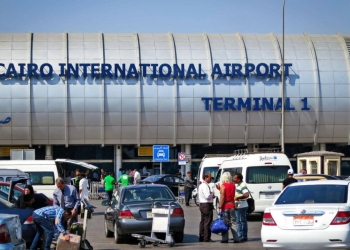 مصر.. الأمن يوقف رجل أعمال أمريكي بمطار القاهرة الدولي