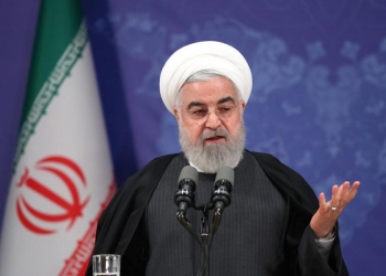 البرلمان الإيراني يصوت على اتهام روحاني بانتهاك الدستور