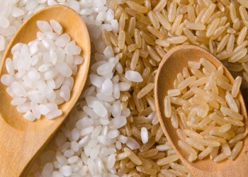 الأرز البني والأبيض
