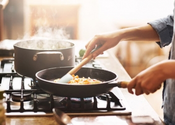احذريها.. 8 أخطاء شائعة في المطبخ تُفسد مذاق وصفاتك الشهية
