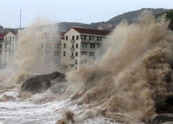 إعصار عنيف يجبر الصين على إجراءات استثنائية