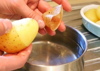 تقشير البطاطا المسلوقة