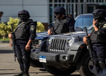 شرطي يقتل شقيقين في مصر