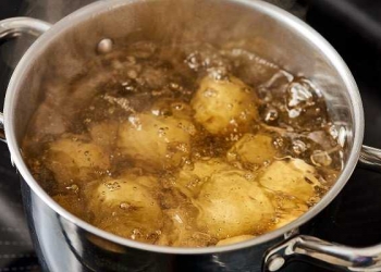 تشقق حبات البطاطا أثناء السلق