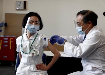 وفاة شخصين بعد التطعيم بلقاحات ملوثة في اليابان