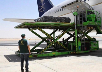 طائرة سعودية تحمل 2000 أسطوانة أكسجين طبي إلى تونس