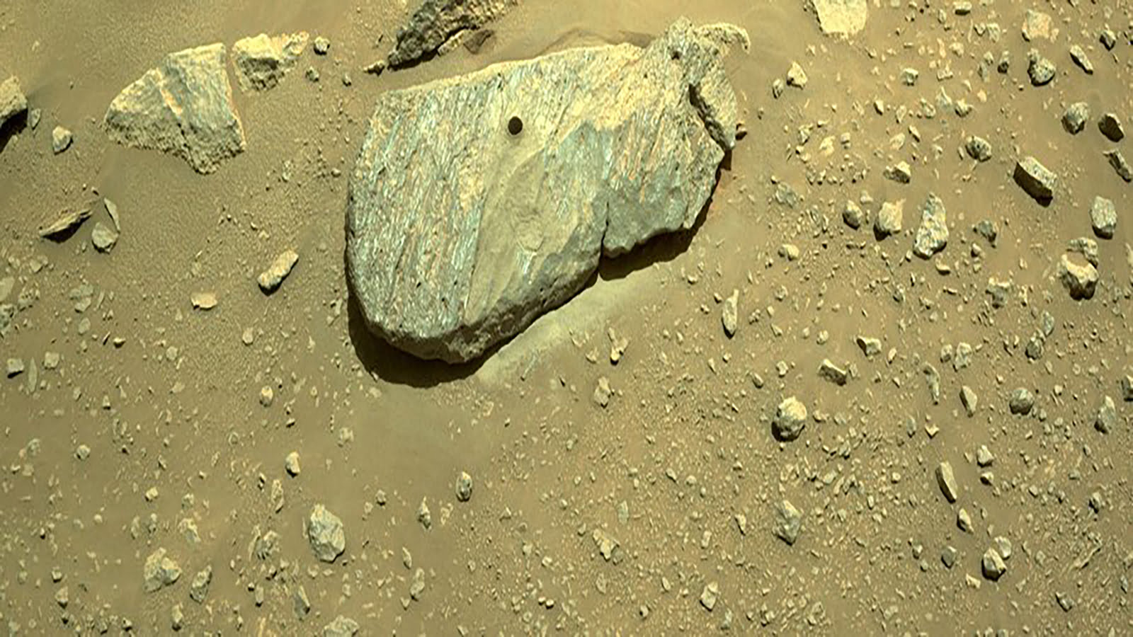 "ناسا" تعلن عن استخراج أول عينة صخرية من المريخ