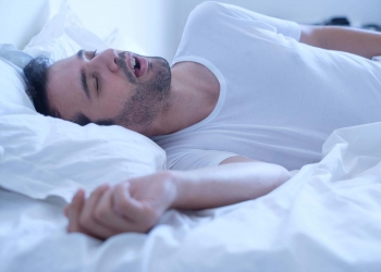 دراسة تربط النوم بالزهايمر