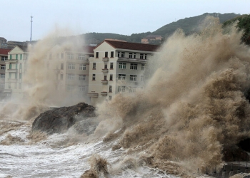 إعصار "تشانتو" المدمر يقترب من شنغهاي