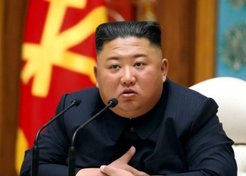 تحت إشراف كيم.. كوريا الشمالية تطلق صاروخاً عابراً للقارات